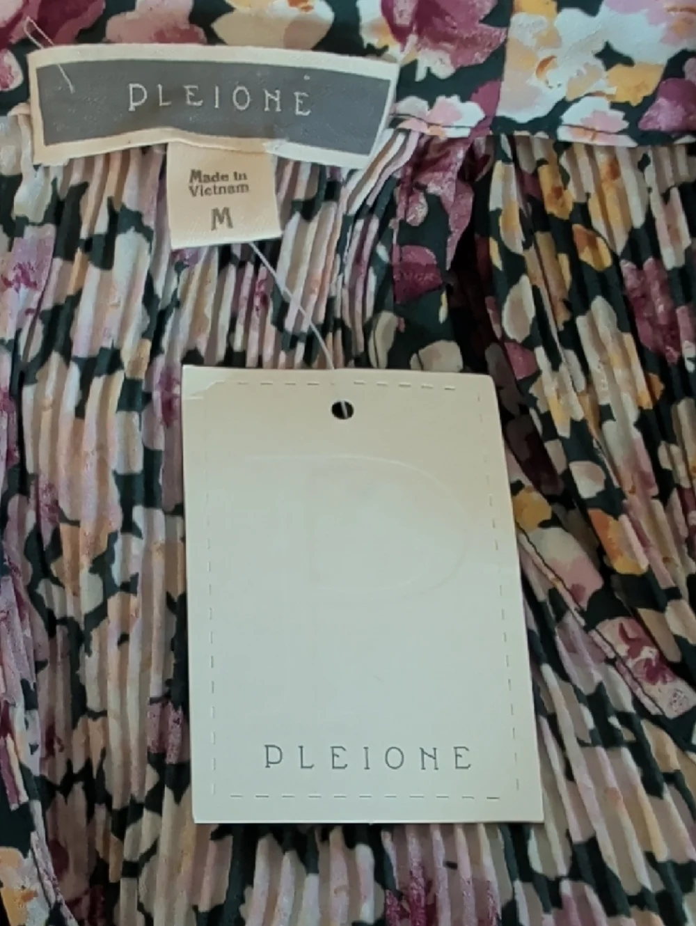 Pleione 2-Piece Set – Pleated Floral Top + Mauve Pants | Size M | NWT